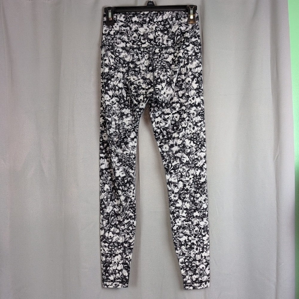 lululemon athletica Monochrome Floral Leggings‎ - Picture 2 of 6